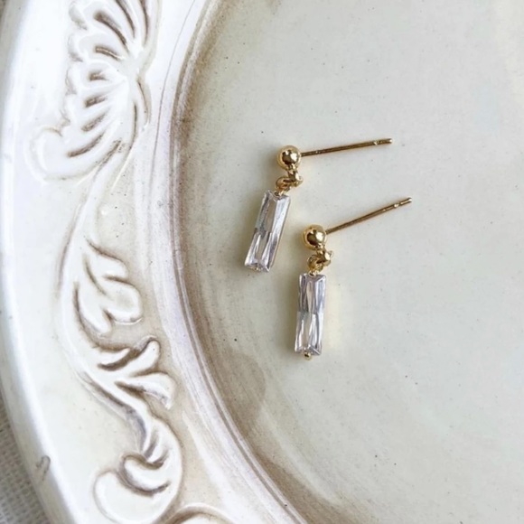 Baguette Stud Earrings - Picture 1 of 2